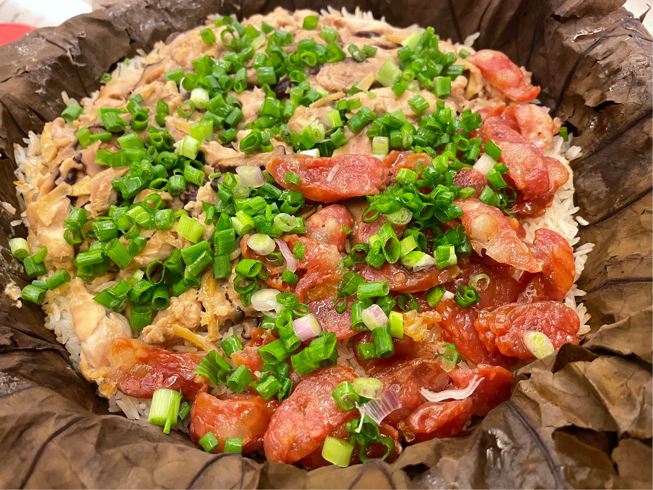 荷叶饭（冬菇排骨滑鸡荷叶饭与滑鸡腊味荷叶饭）的做法