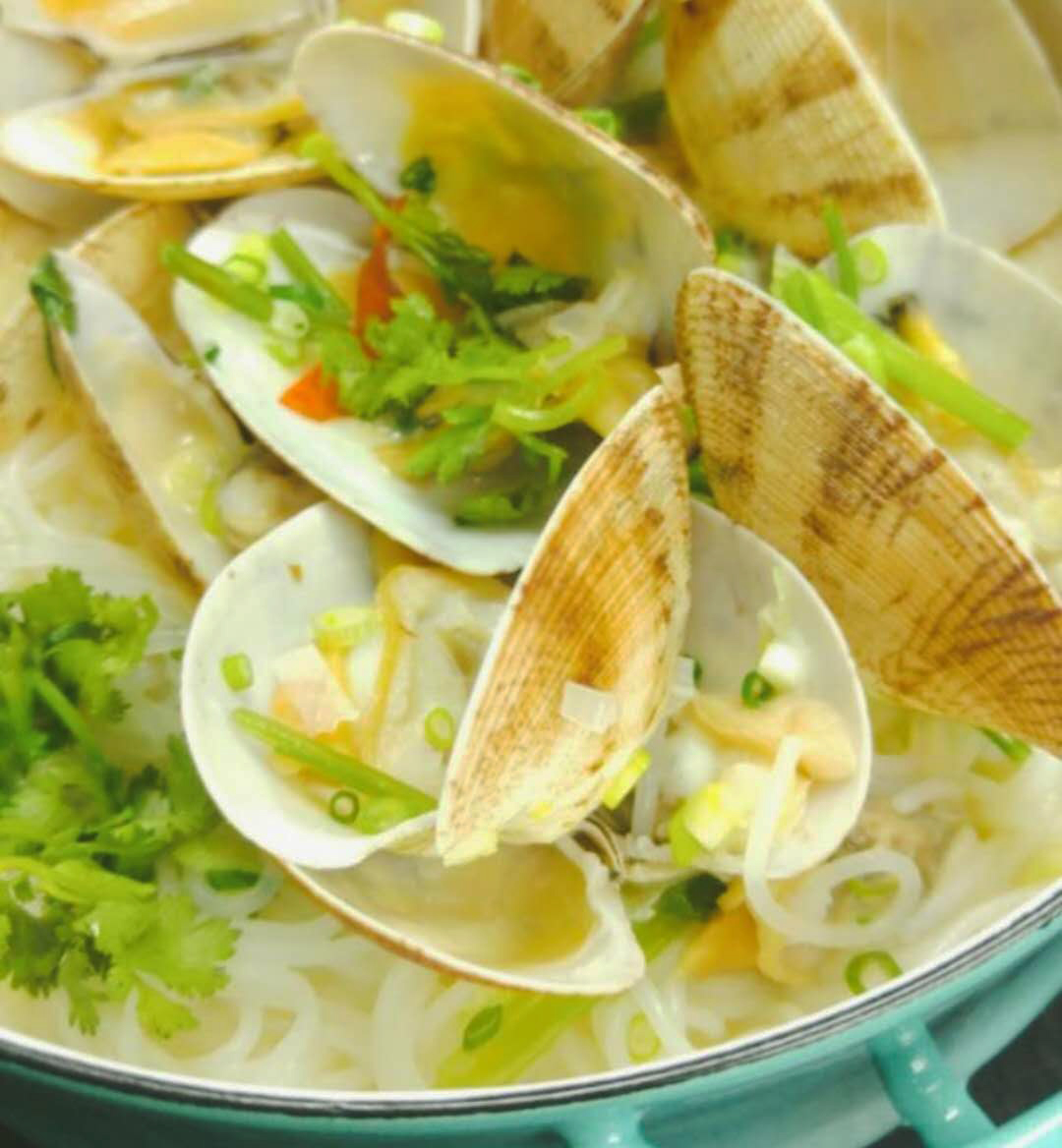 酒香蛤蜊配越南檬粉的做法