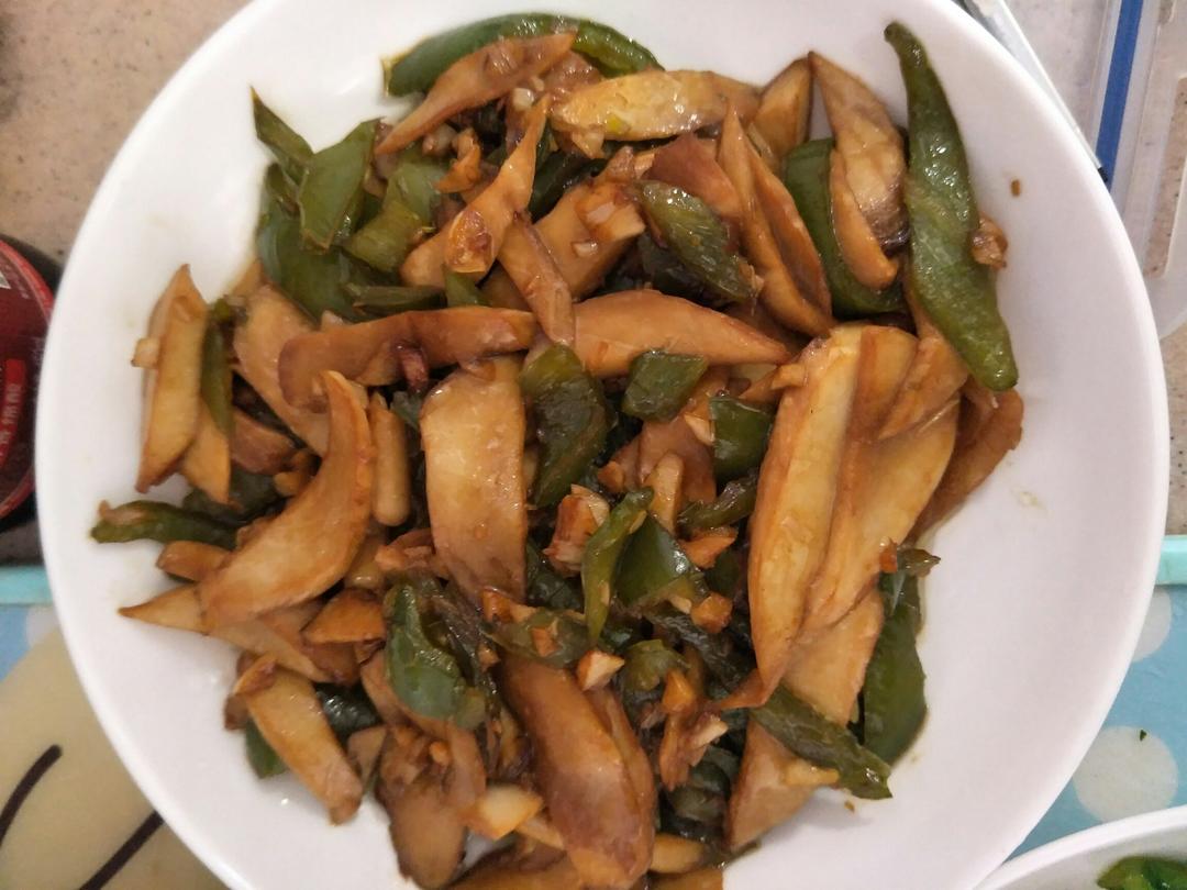 青椒素炒杏鲍菇