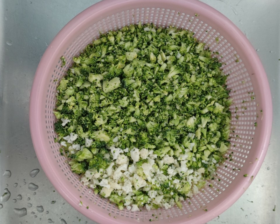 椰子油无米炒饭(花菜、西蓝花懒人轻食版)的做法 步骤2