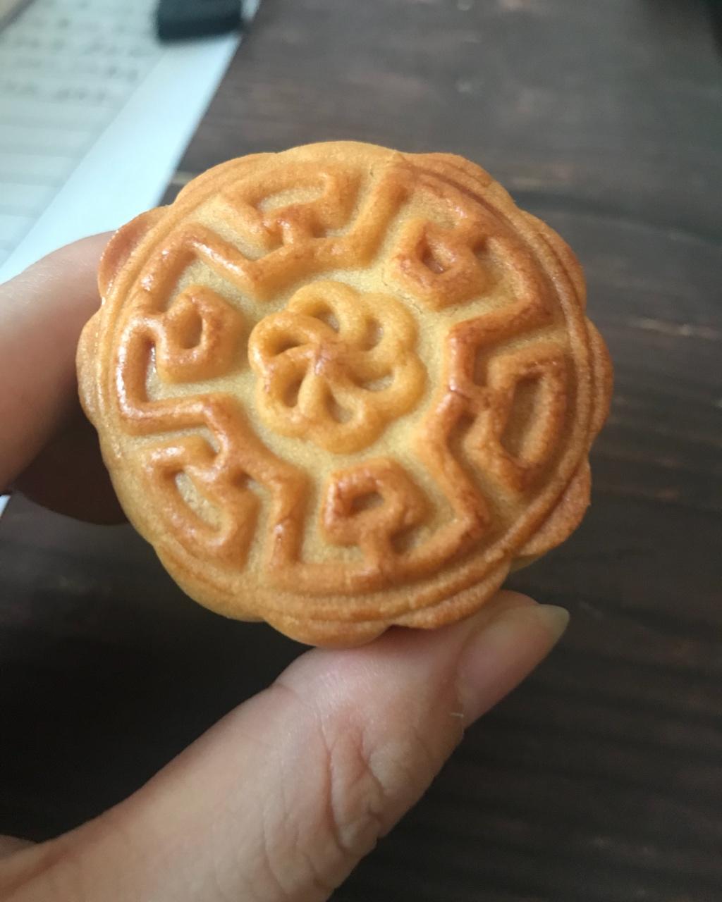 广式月饼—蛋黄莲蓉月饼