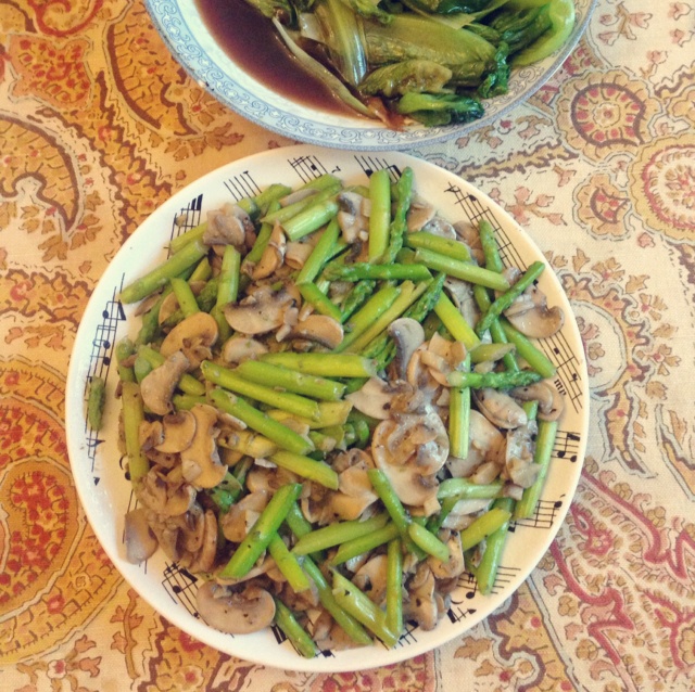 芦笋炒蘑菇