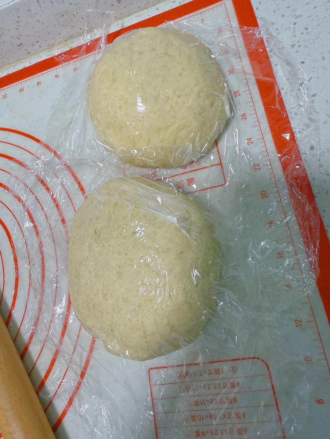 做一次就成功的牛奶吐司面包（手和面揉出手套膜）最后附全麦吐司