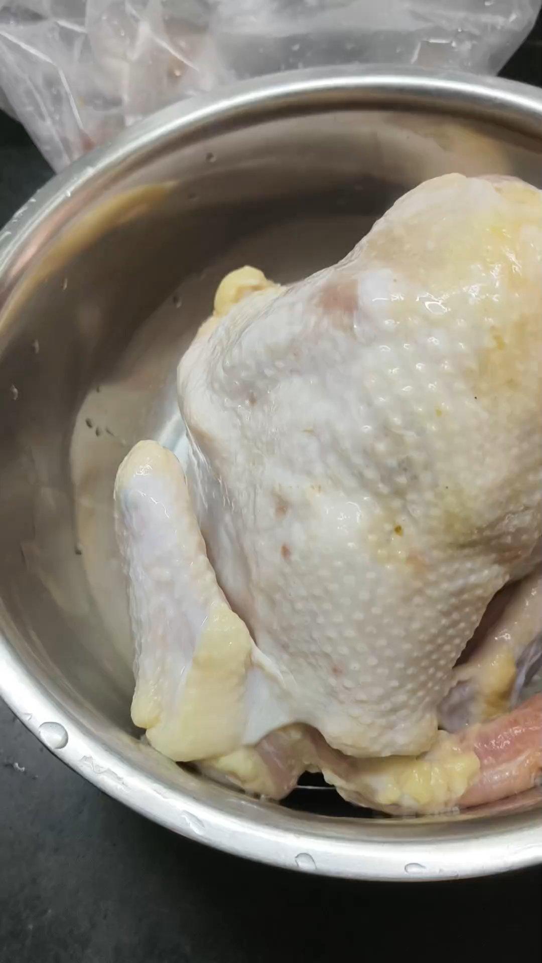 电饭锅盐焗鸡的做法 步骤6