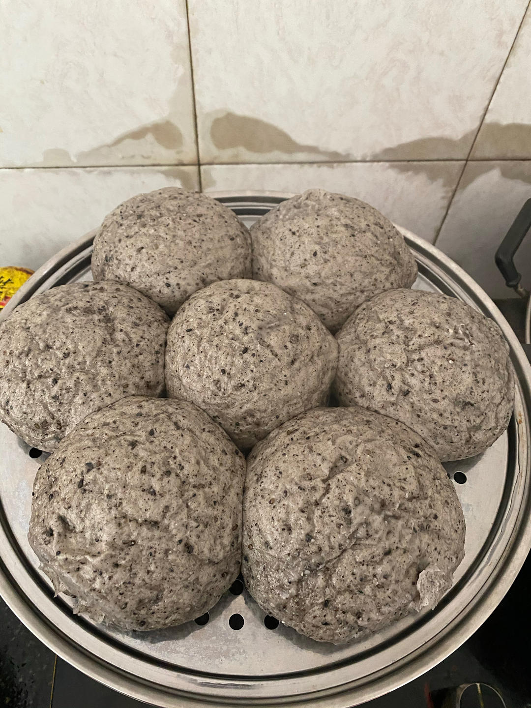 乌发补钙 ～黑芝麻刀切馒头