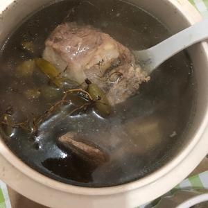 清肺火：石橄榄筒骨小肠汤的做法 步骤6
