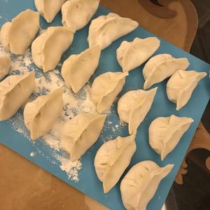 虾仁鸡蛋西葫芦饺子的做法 步骤8