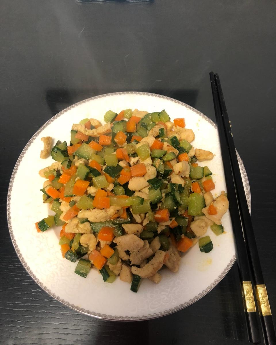 胡萝卜黄瓜鸡胸肉