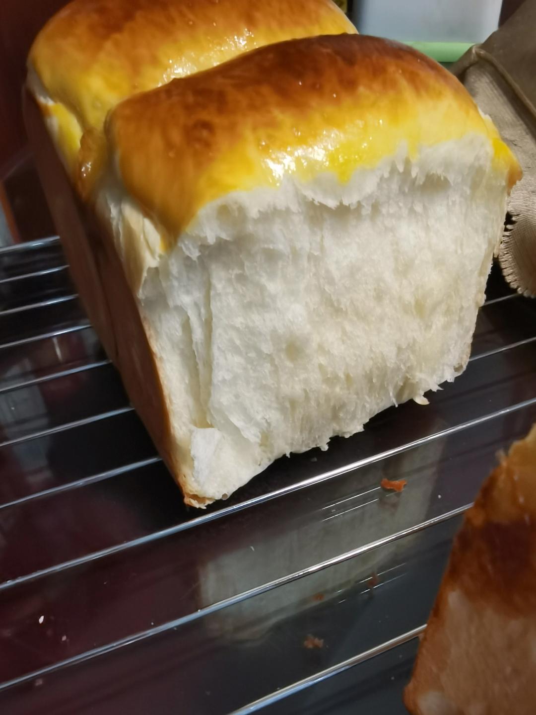 做一次就成功的牛奶吐司面包（手和面揉出手套膜）最后附全麦吐司