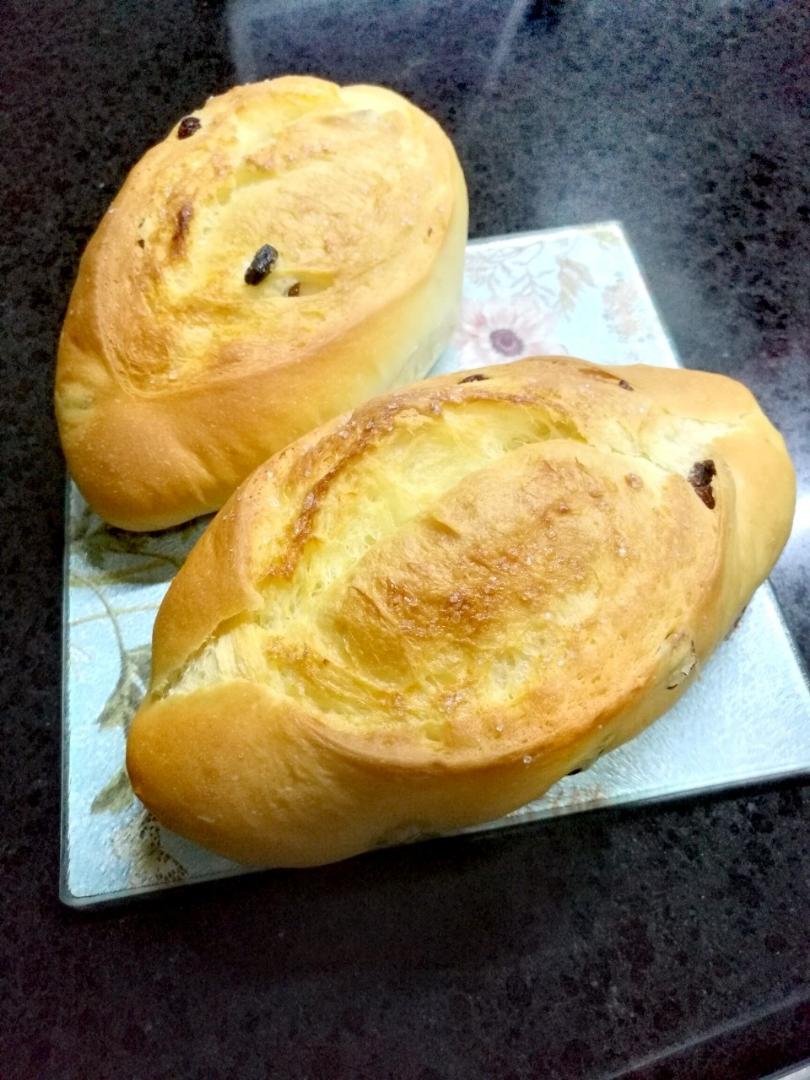 葡萄软欧（仿原麦山丘）Milk flavored bread filled with raisins and butter