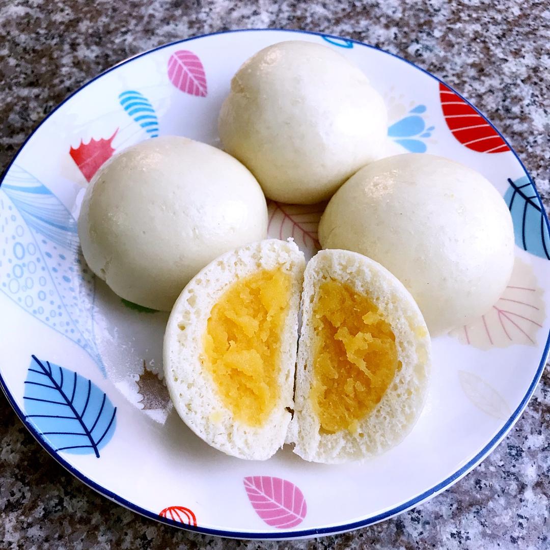 金鸡“抱”福奶黄包