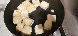 黄灿灿的黄甲鱼豆腐汤的做法 步骤1