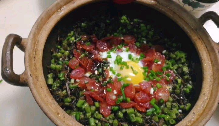 广式腊味煲仔饭