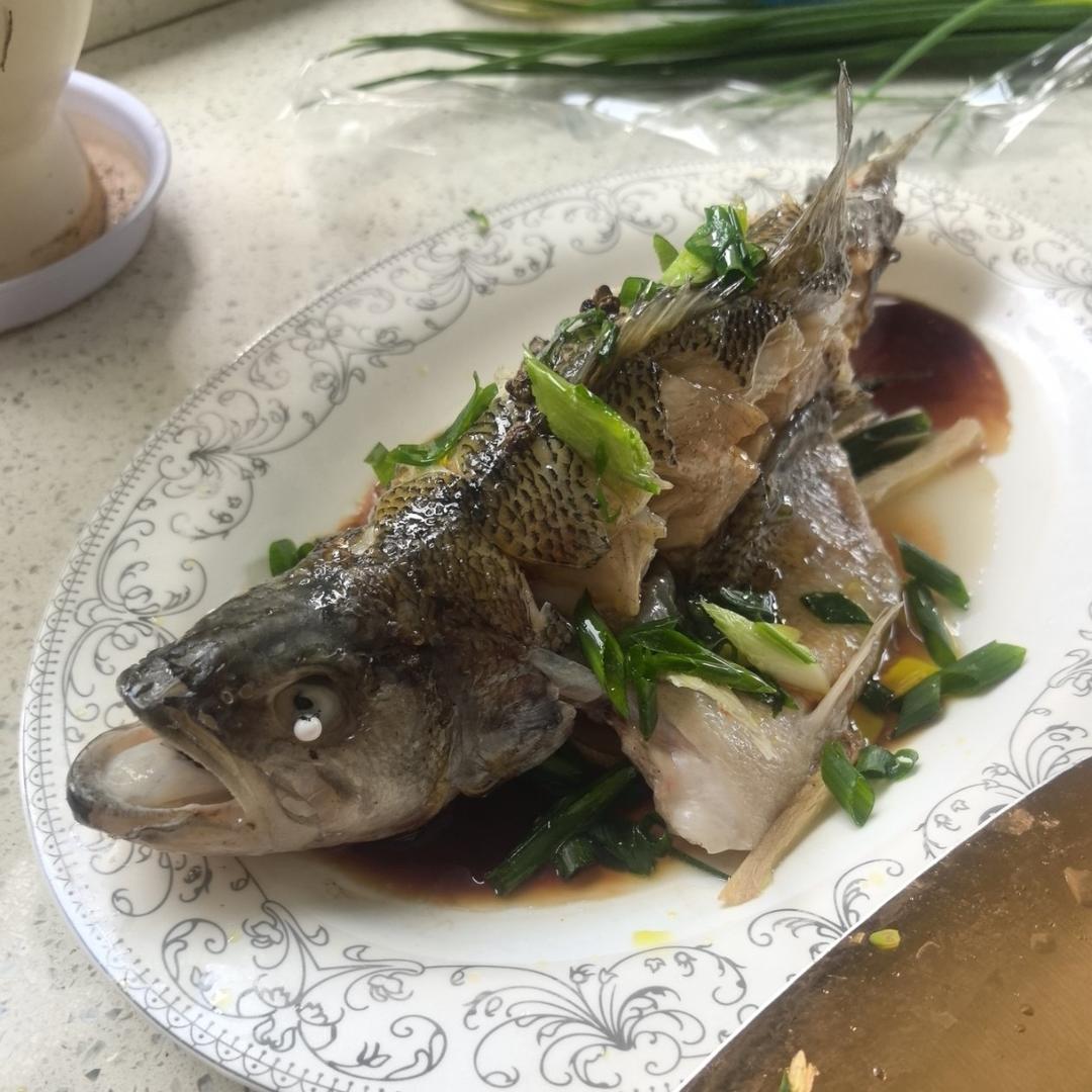 10分钟做 清蒸鲈鱼 （附切鱼图解）