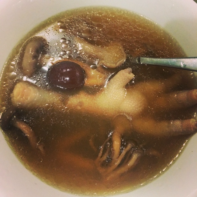 茶树菇乌鸡汤