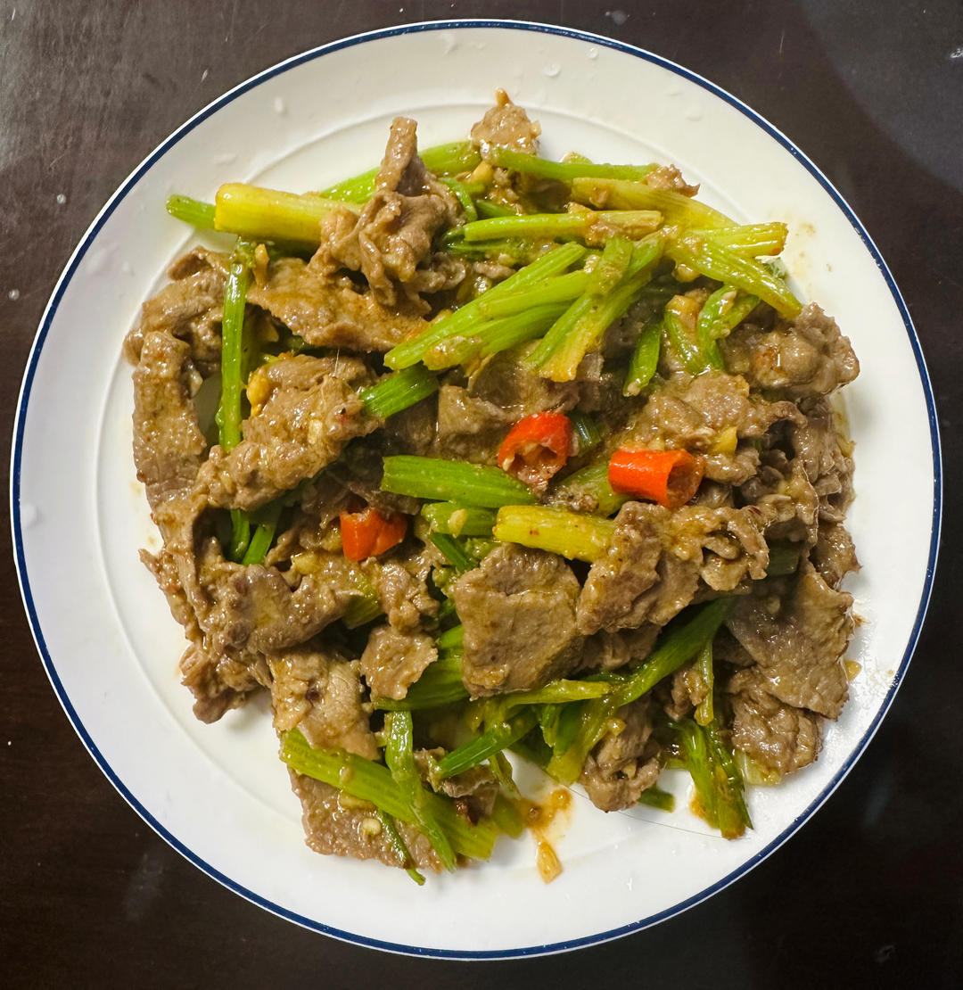 下饭神器又来了，试试这道芹菜炒牛肉！！