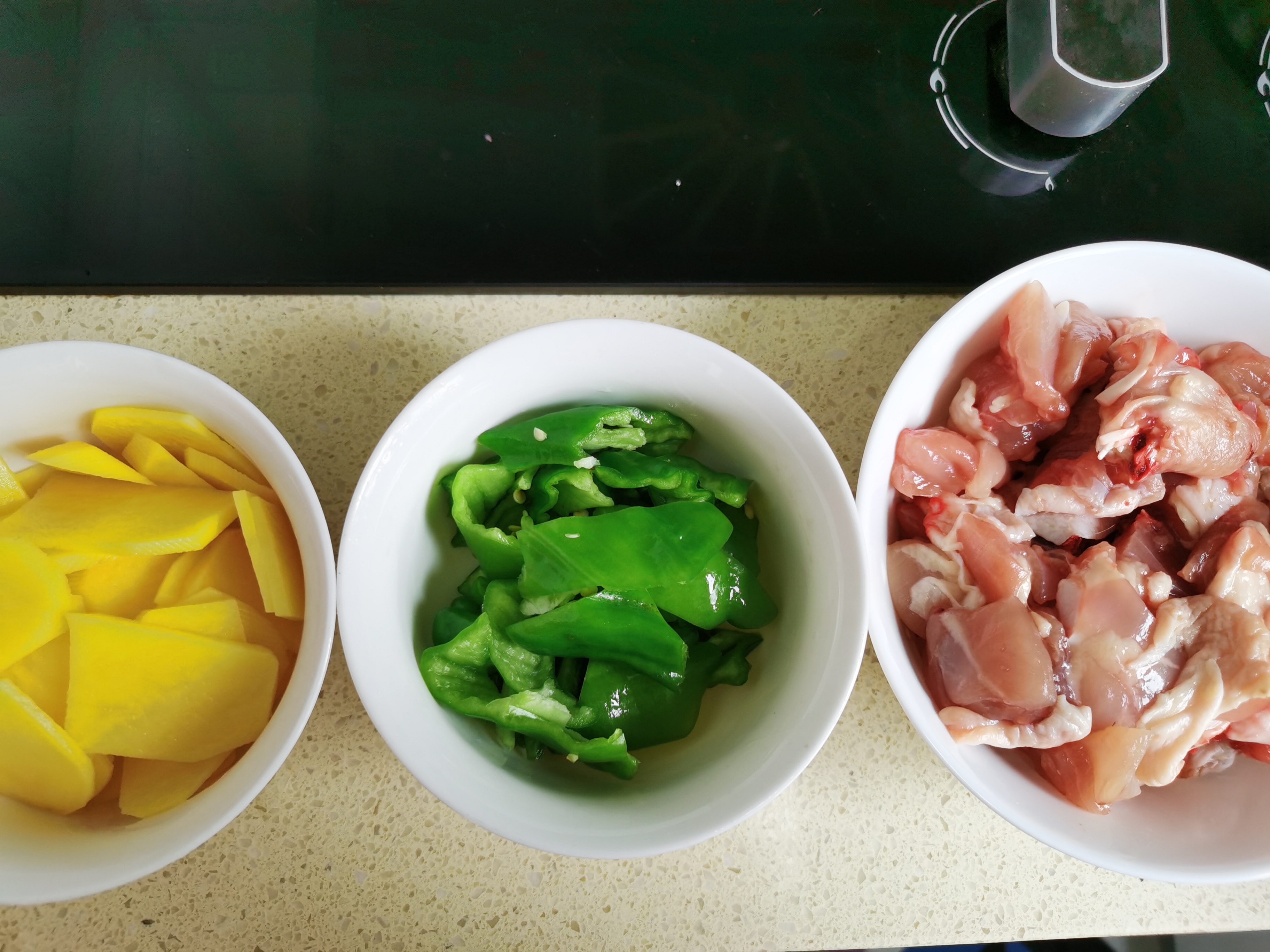 好吃到舔锅的家庭版地锅鸡的做法 步骤3
