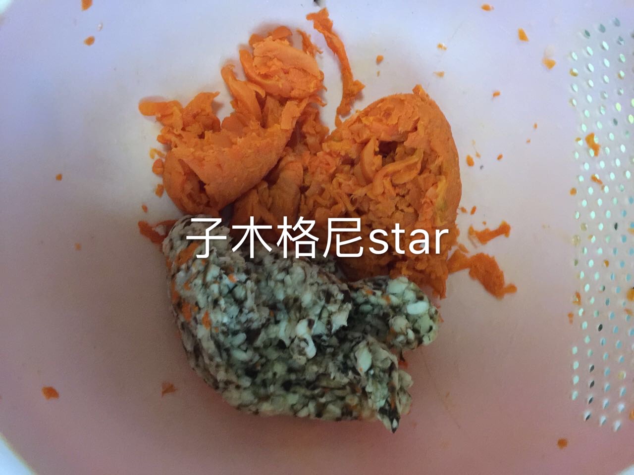 妈妈牌秘制香菇胡萝卜猪肉饺子的做法 步骤6