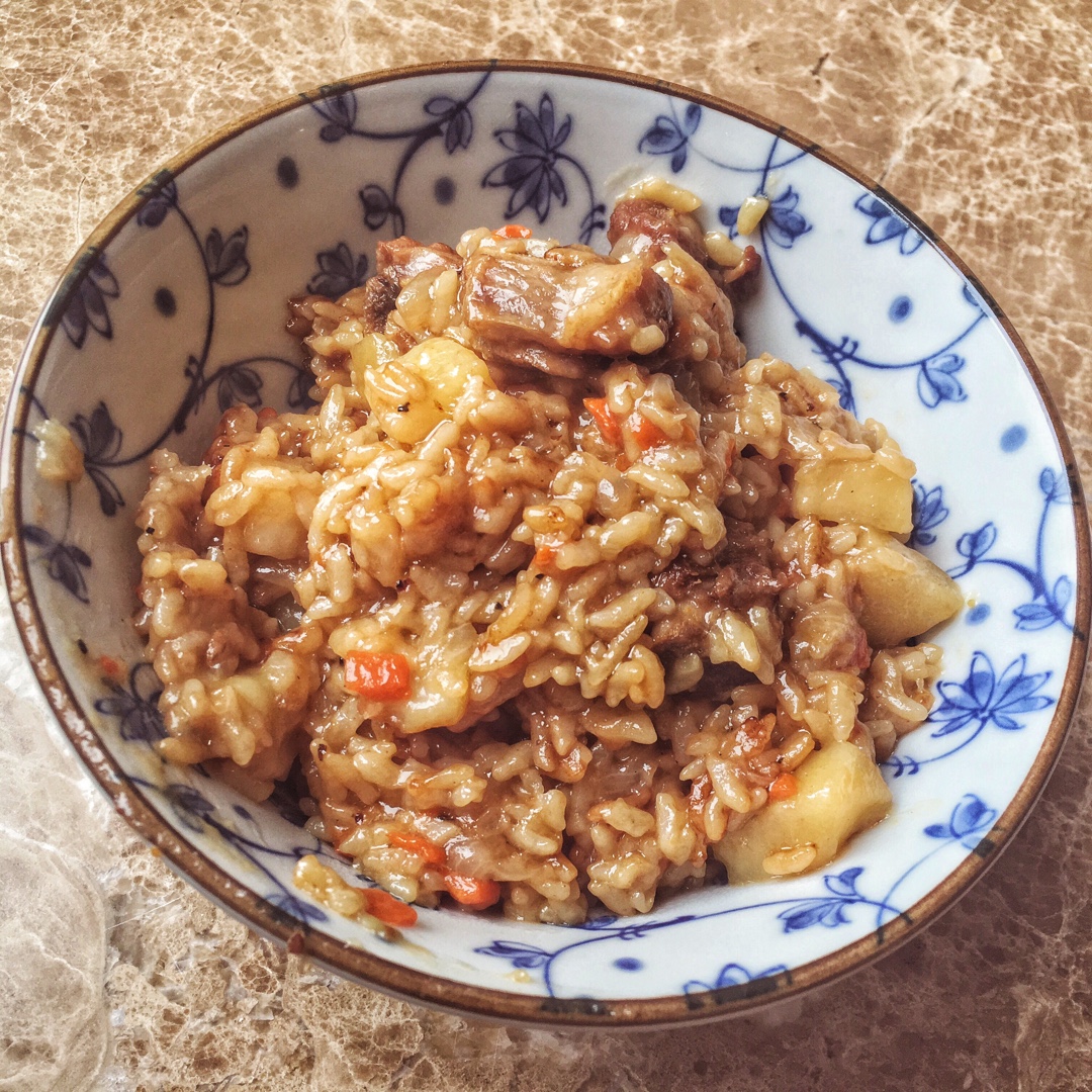 芋头排骨焖饭—有饭有肉有菜一人食