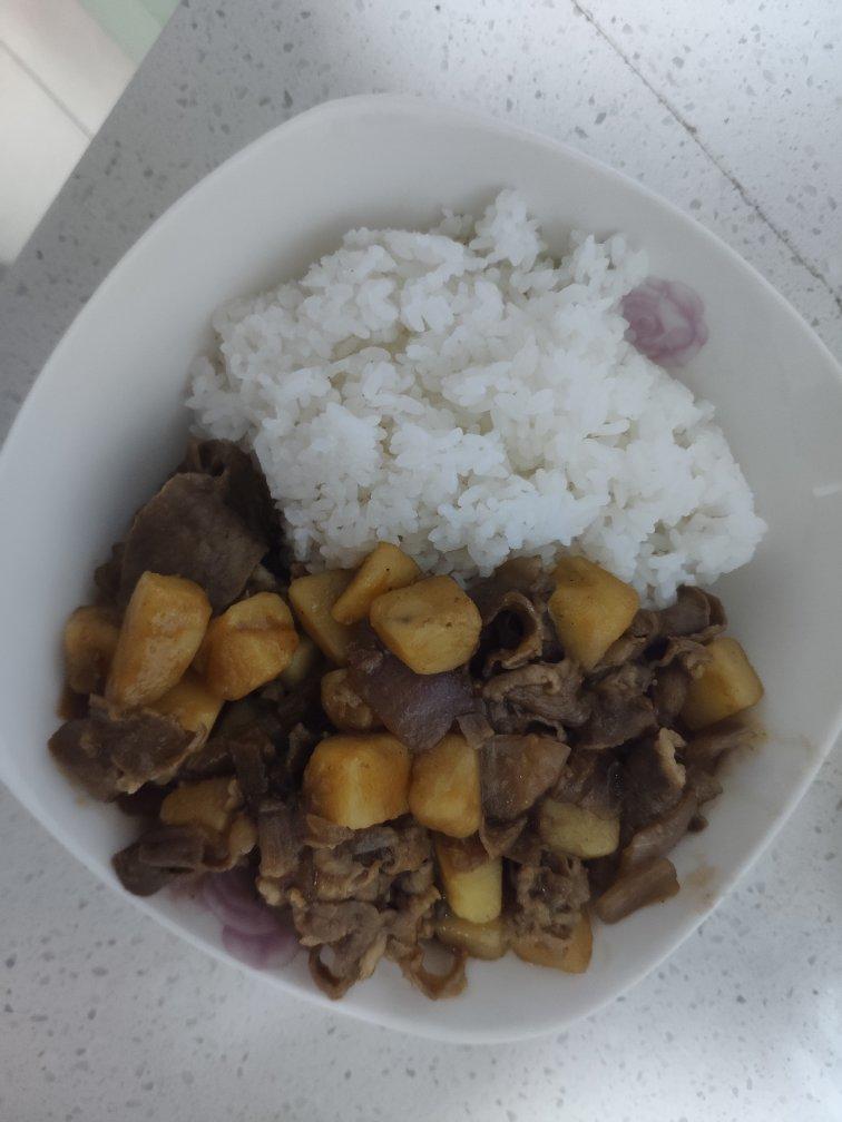 好吃到舔碗底的土豆肥牛拌饭