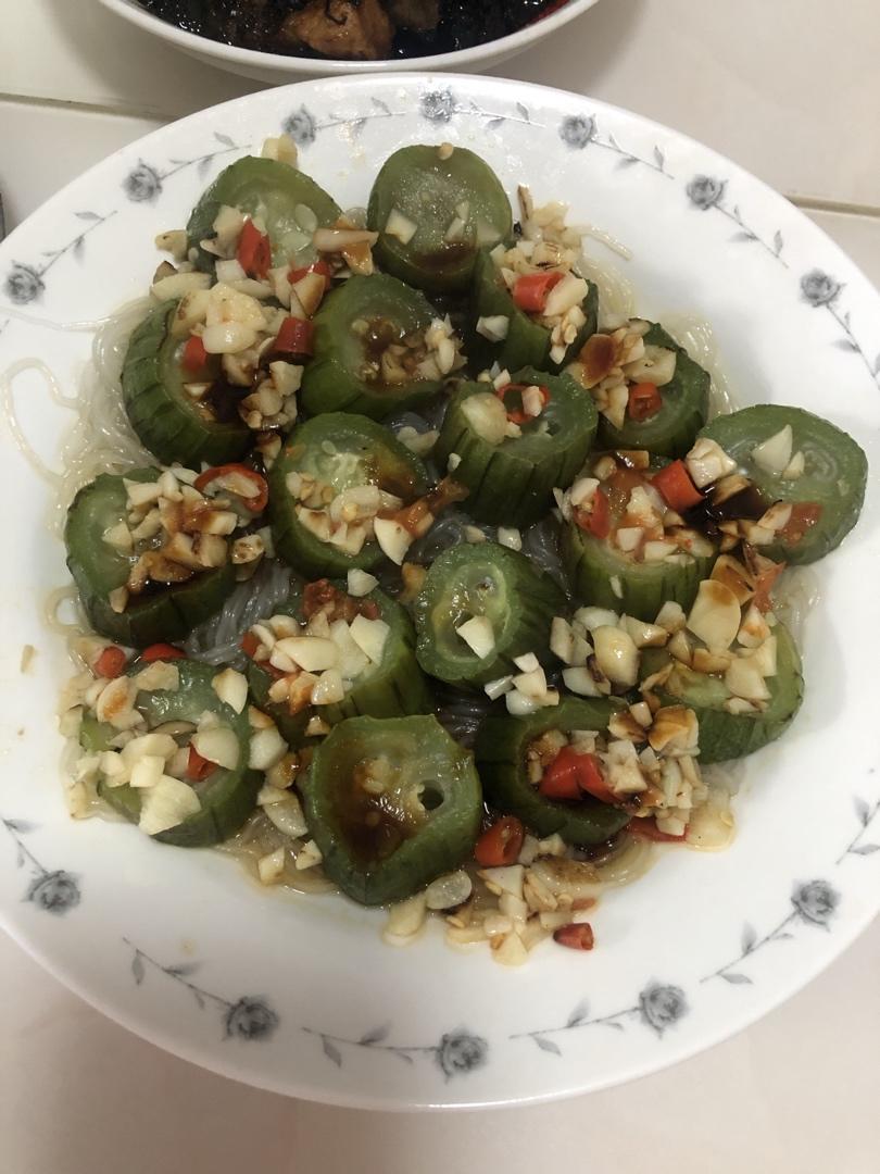 只需要五分钟就可以的美味蒜蓉蒸丝瓜