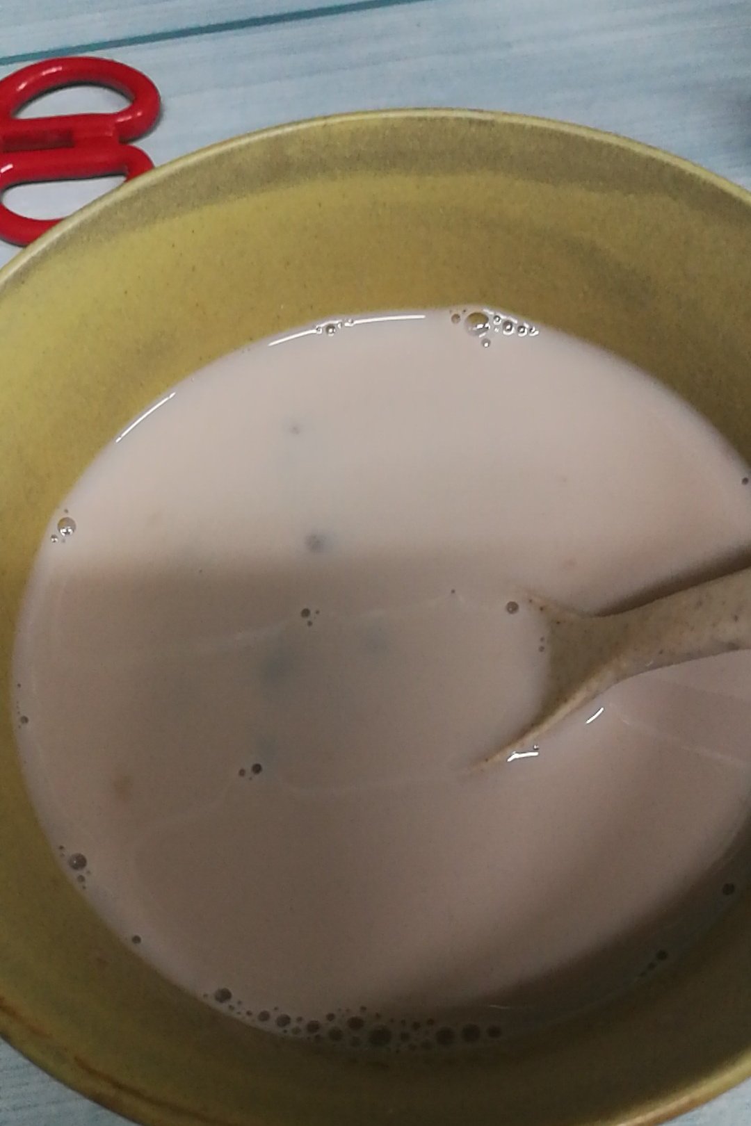 红枣红豆薏仁牛奶粥