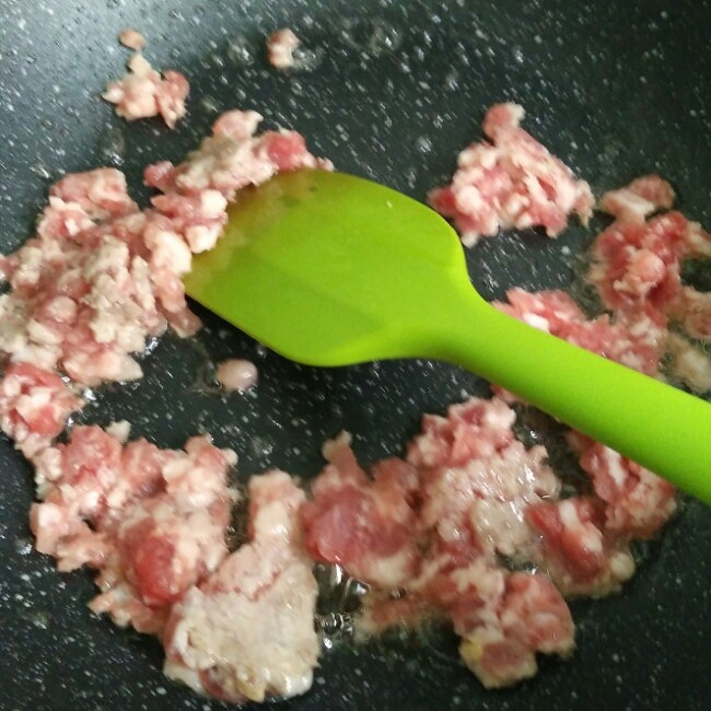 碎米芽菜肉酱的做法 步骤2