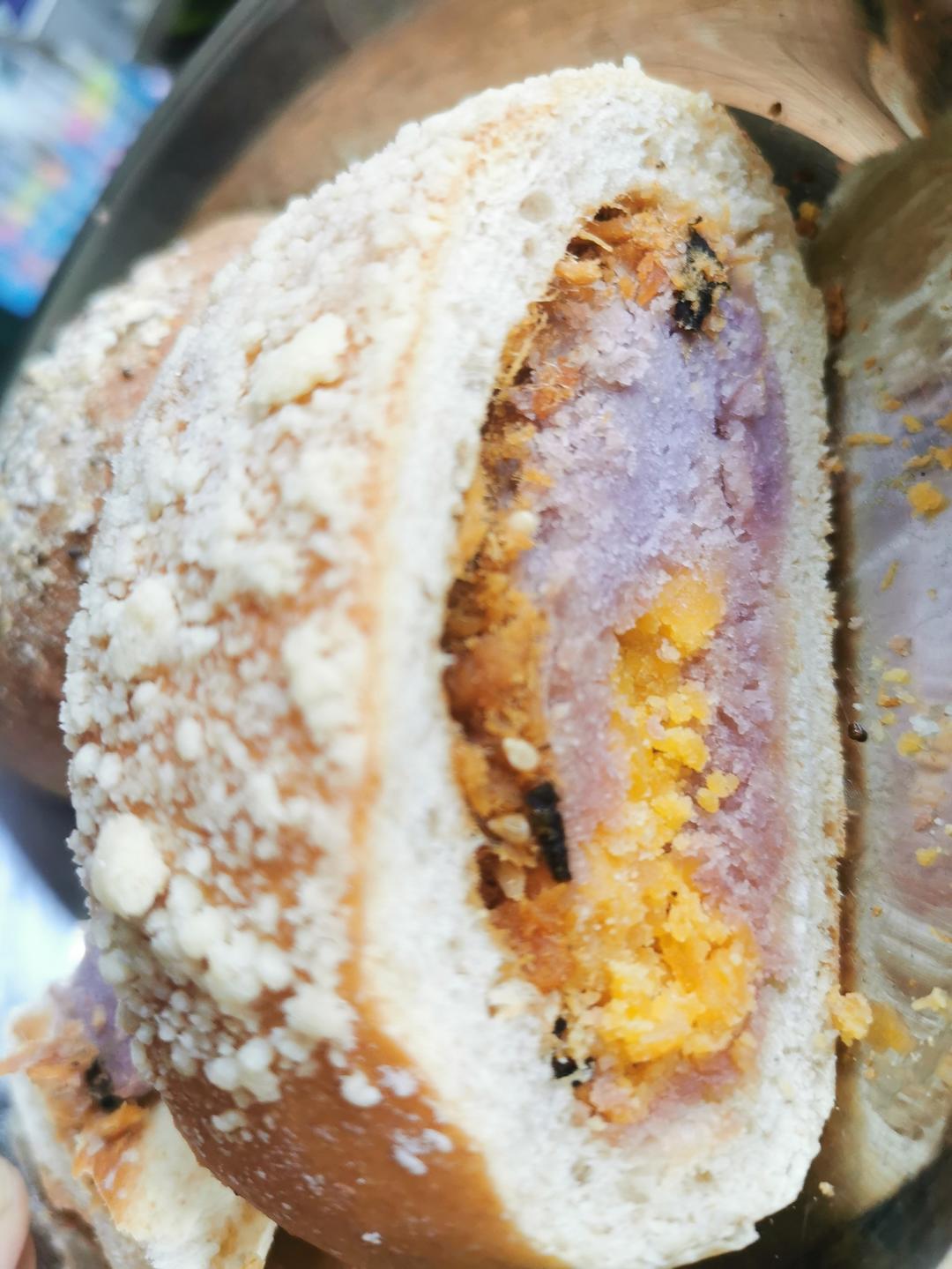 芋泥咸蛋黄软欧包