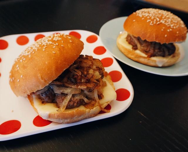 无敌香的俄克拉荷马洋葱牛肉汉堡🍔(老公说可以吃一辈子的汉堡~的做法