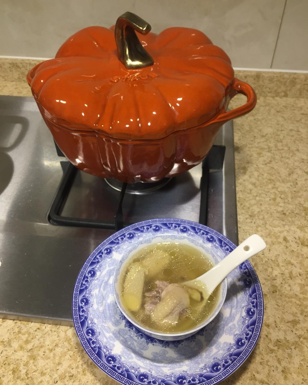 鲜松茸土鸡汤