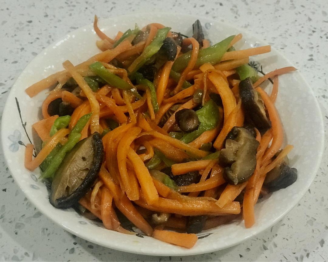 快手下饭菜❗️❗️青椒炒香菇胡萝卜丝～让孩子爱上吃胡萝卜🥕