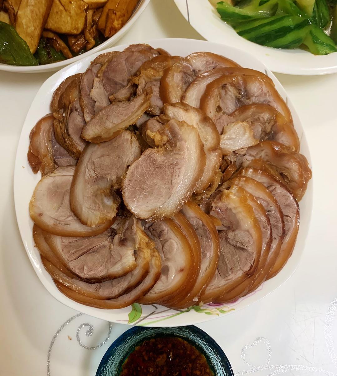 秘制酱肘子