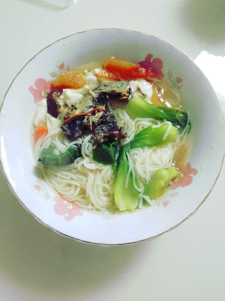 青菜鸡汤面