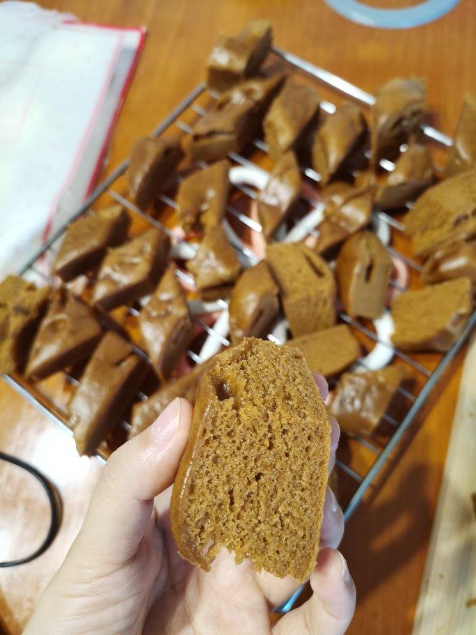 马拉糕，软糯弹韧，香甜细腻，和一般发糕不一样