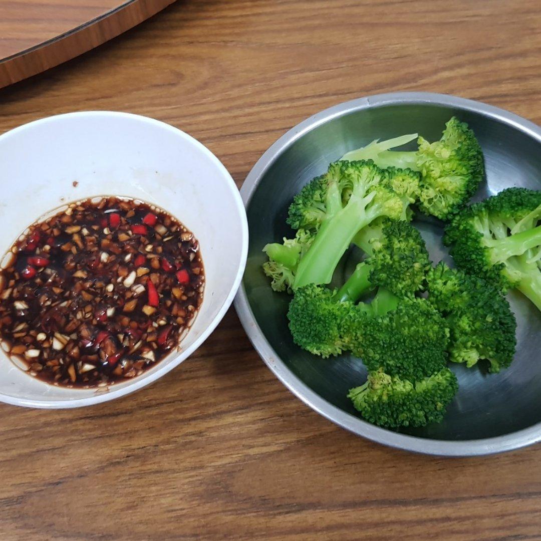 西兰花凉拌超好吃