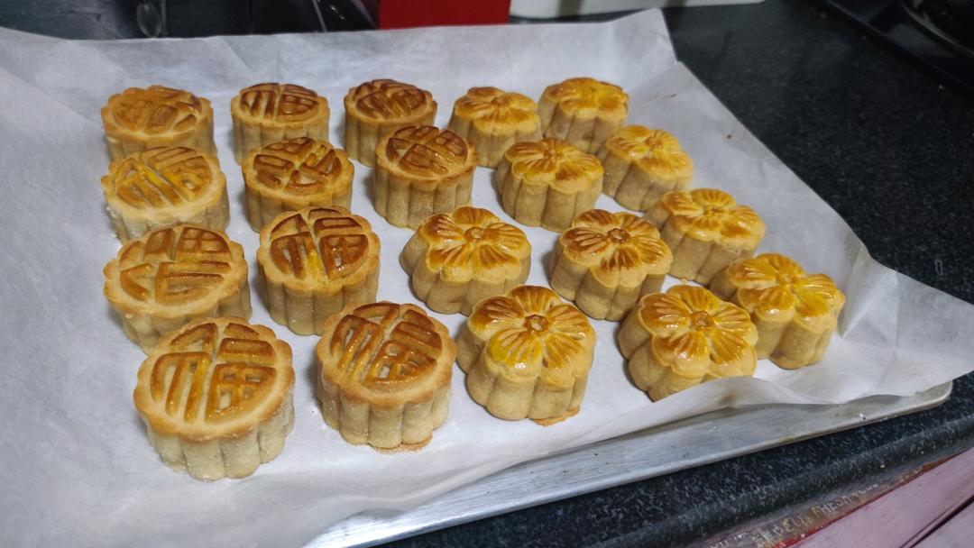 广式豆沙蛋黄月饼（步骤超详细，新手适用）