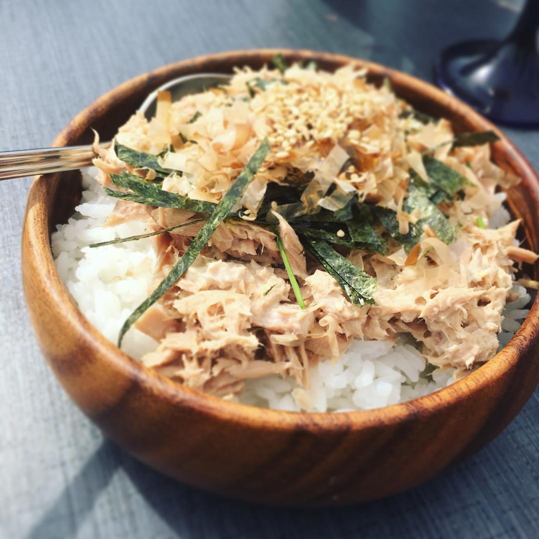 暖心日式吞拿鱼饭