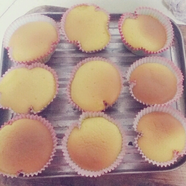 戚风杯子蛋糕^_^不开裂不回缩喔～