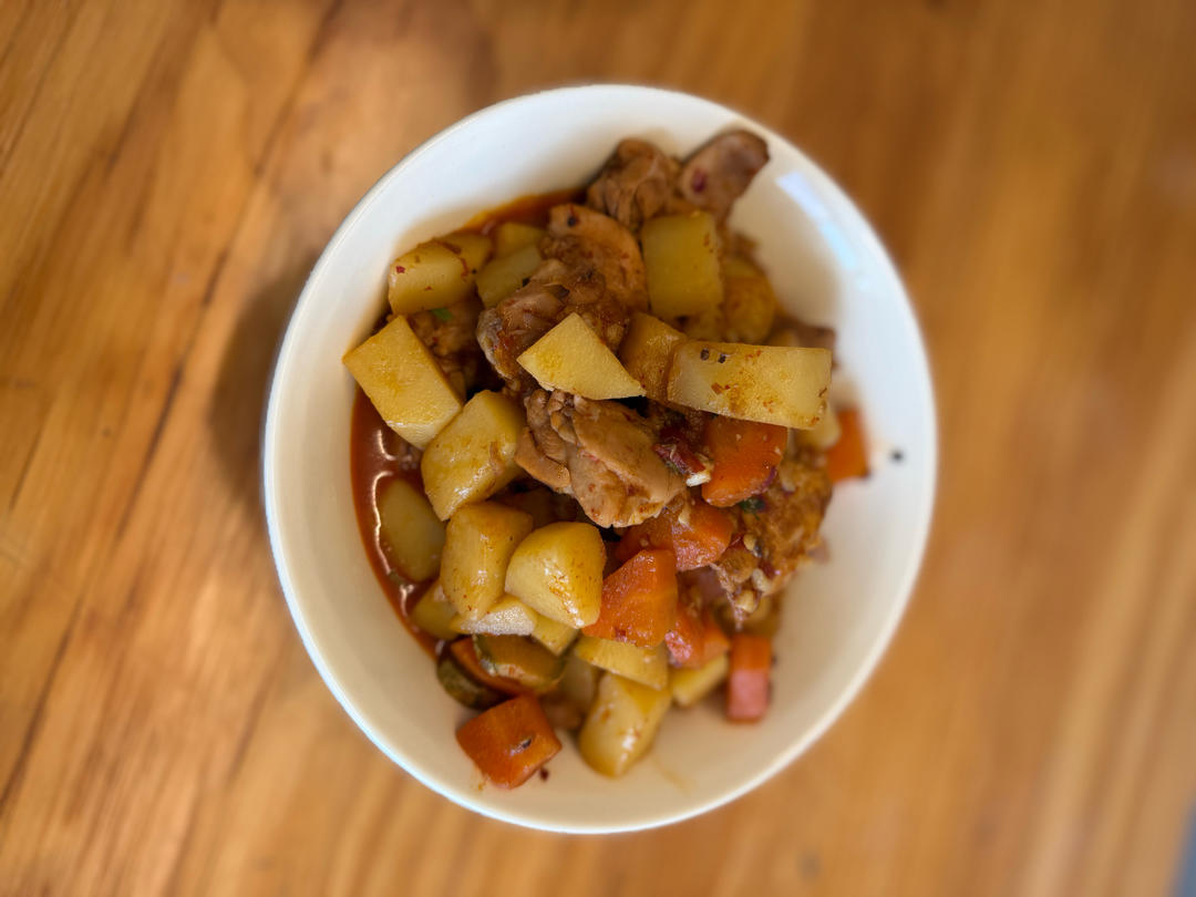 鸡腿肉烧土豆丁