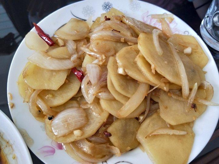 边吃边流泪的「孜然土豆片」