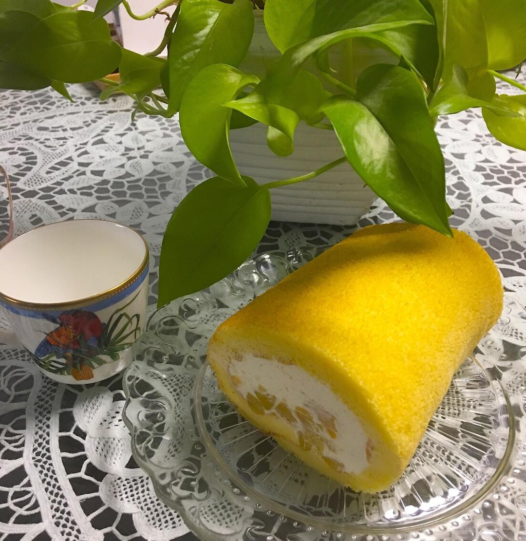 芒果黄桃奶油蛋糕卷