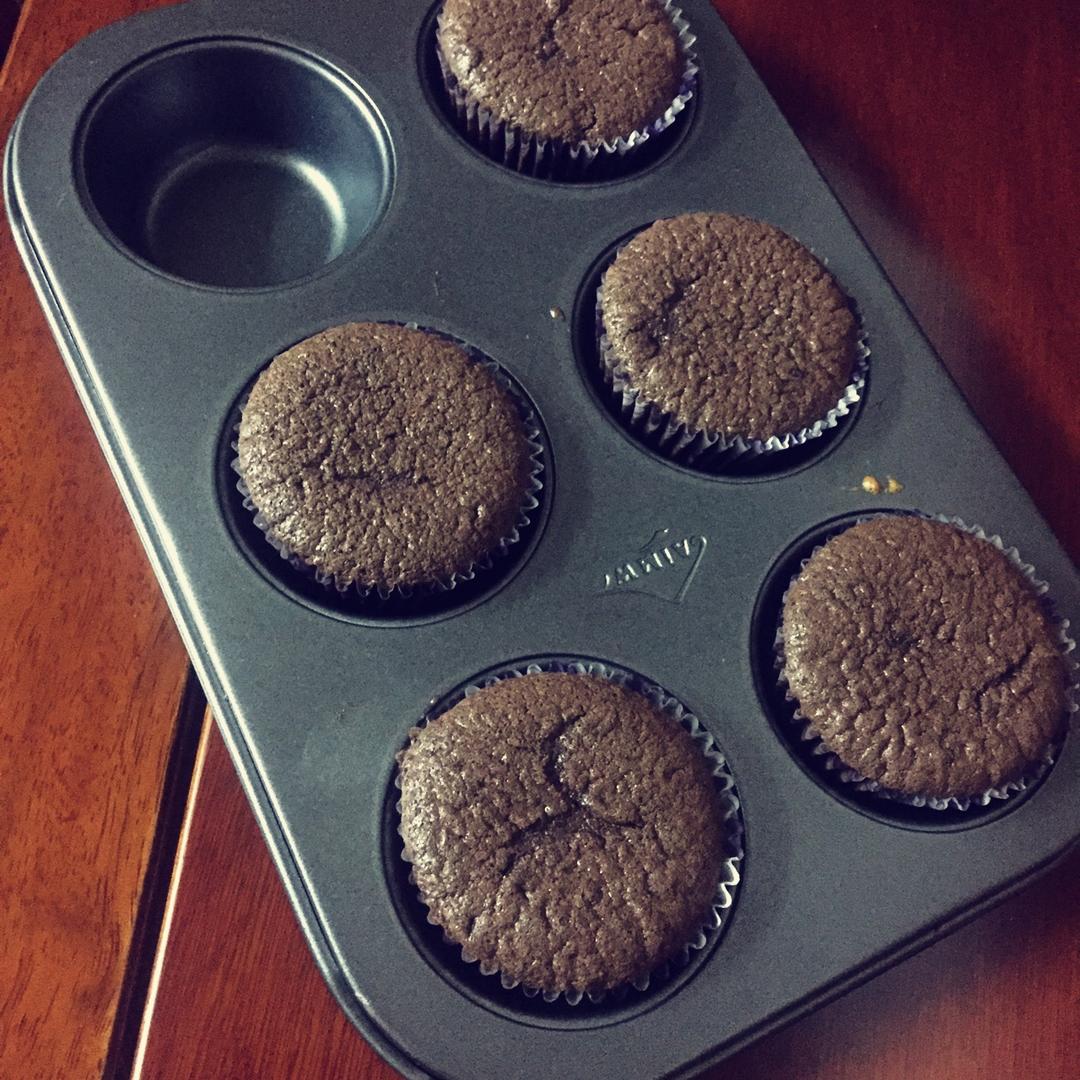 巧克力纸杯戚风蛋糕