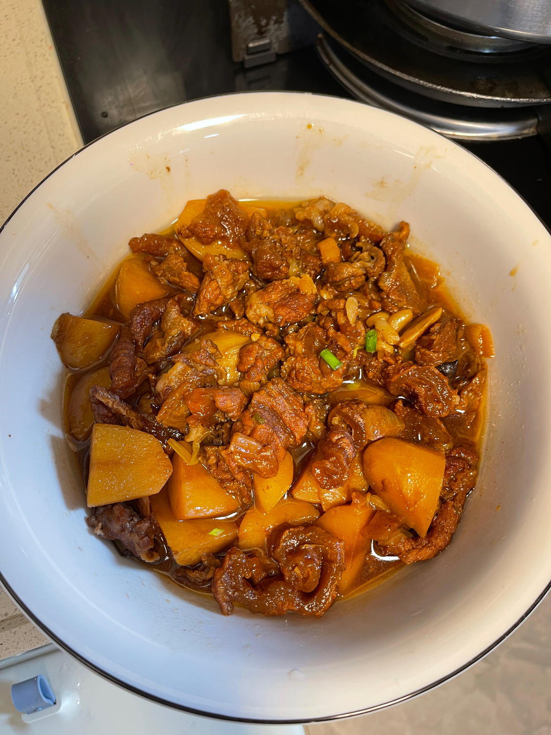 入口即化的广式萝卜牛腩煲