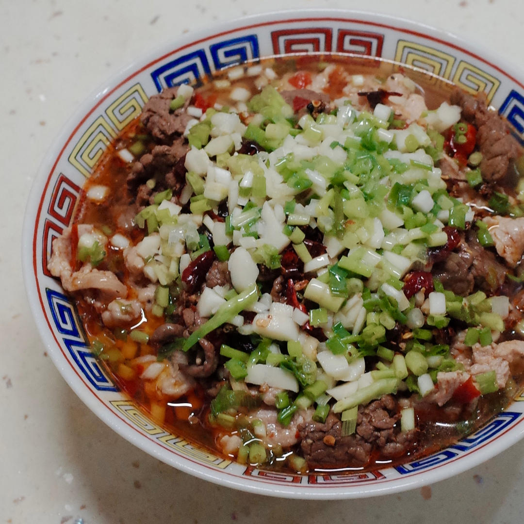 厨师长教你：“水煮肉片”的正宗做法，这味道真的很四川