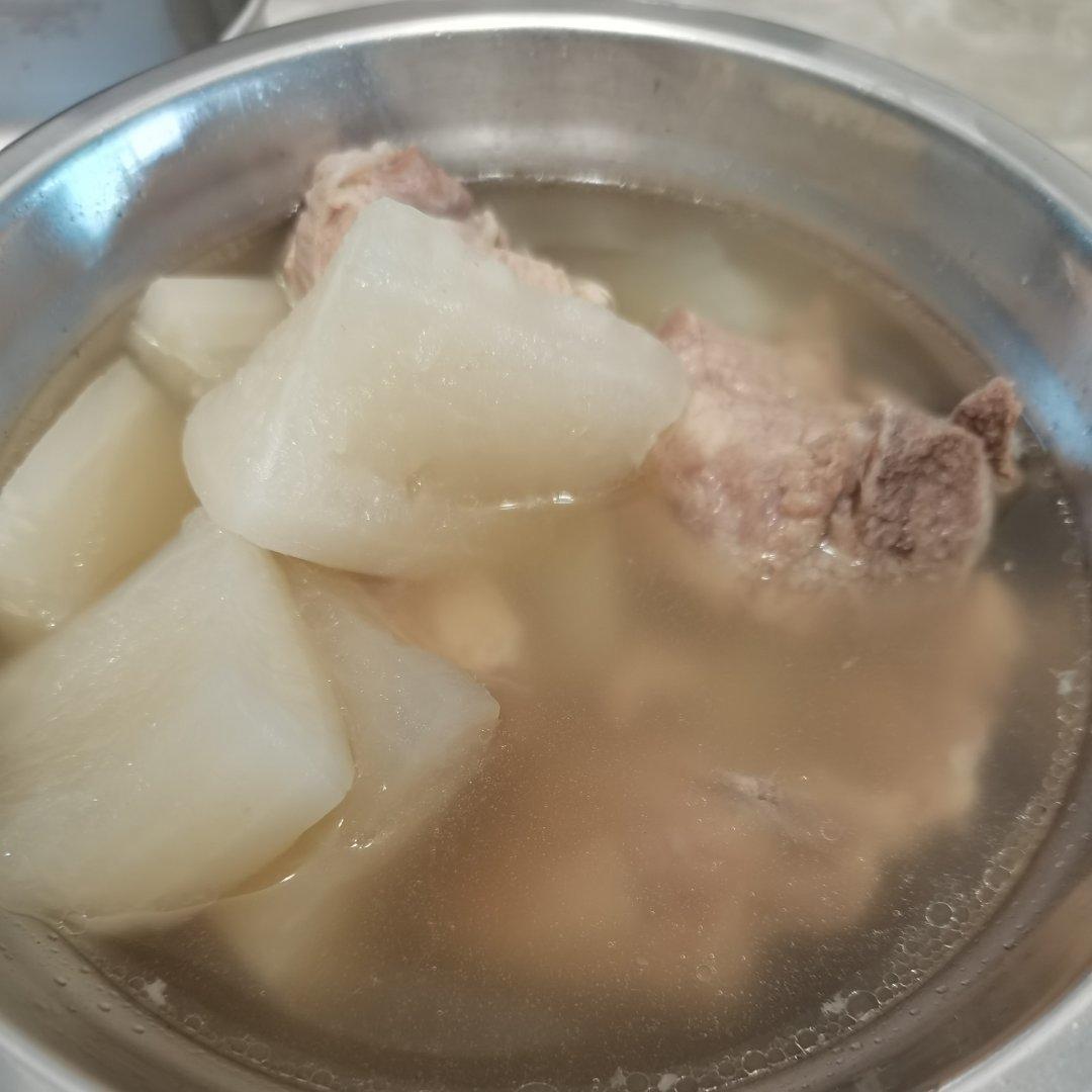 萝卜炖排骨-秋冬懒人汤