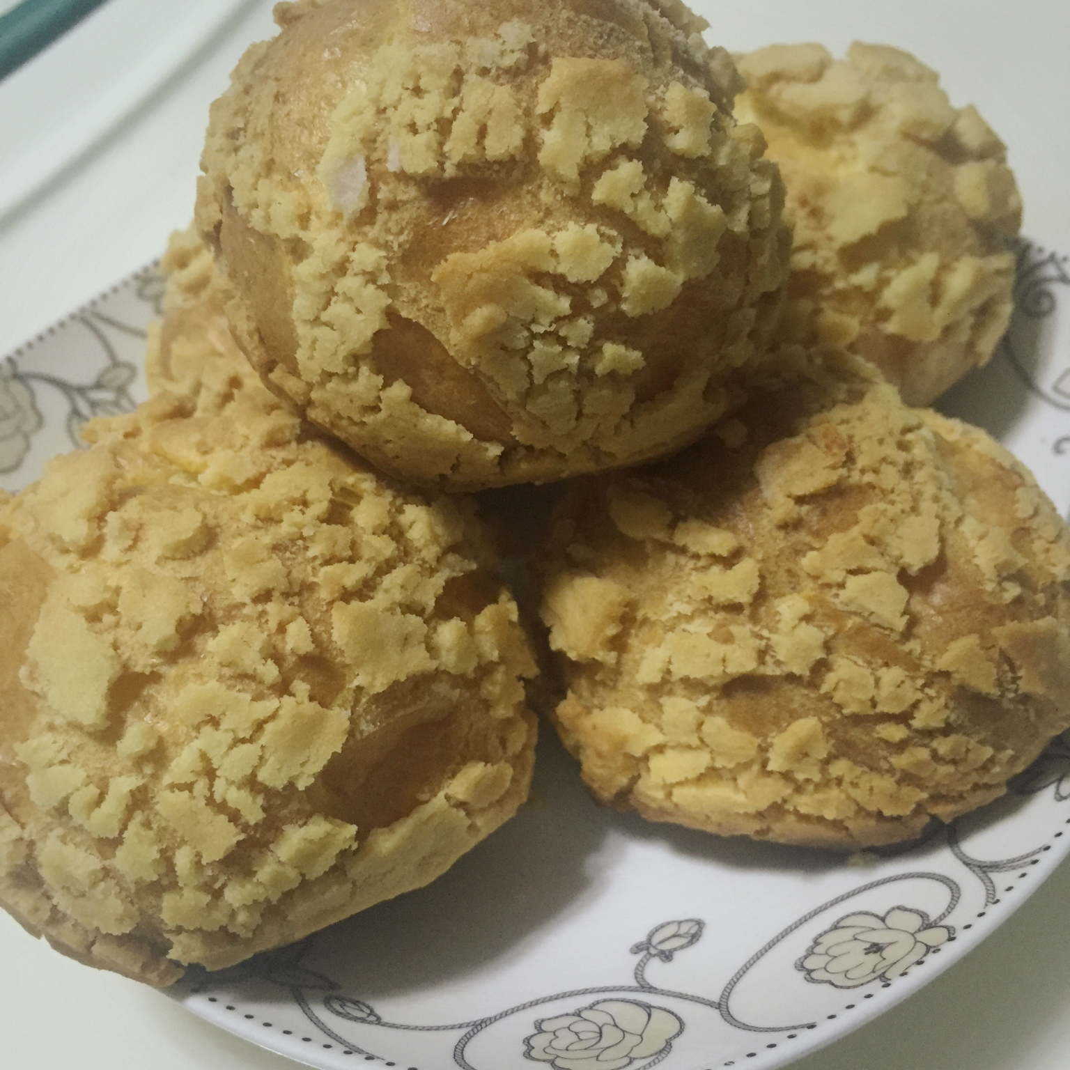 酥皮奶油泡芙--#皮黑森林#