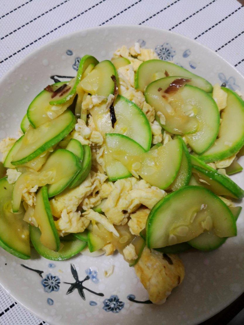 西葫芦炒鸡蛋