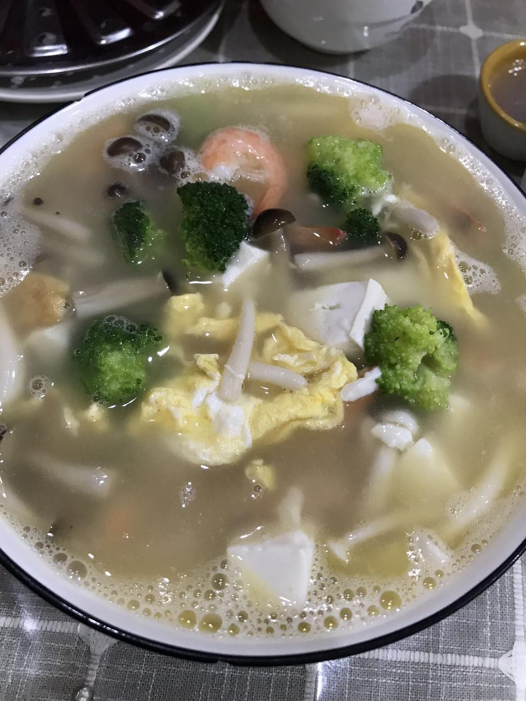 豆腐鲜虾菇菌汤