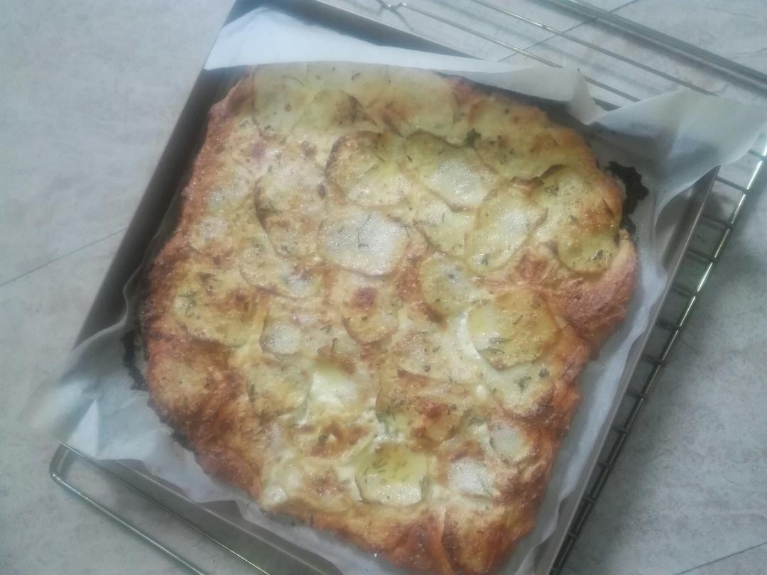 土豆迷迭香佛卡夏（附自制法式鲜奶油creme fraiche）