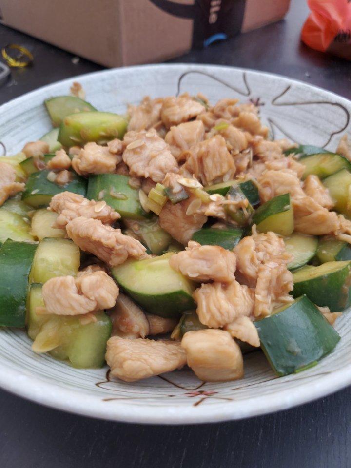 好吃不胖‼️低脂低热量 超简单青瓜炒鸡胸肉